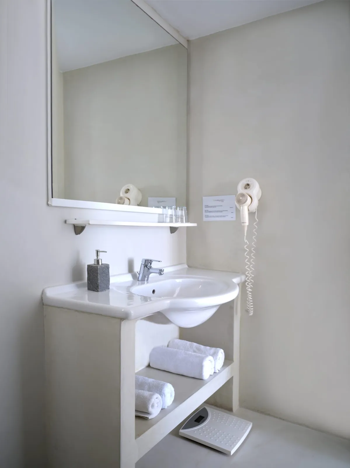 Superior Room with Jacuzzi |  Kalypso Hotel