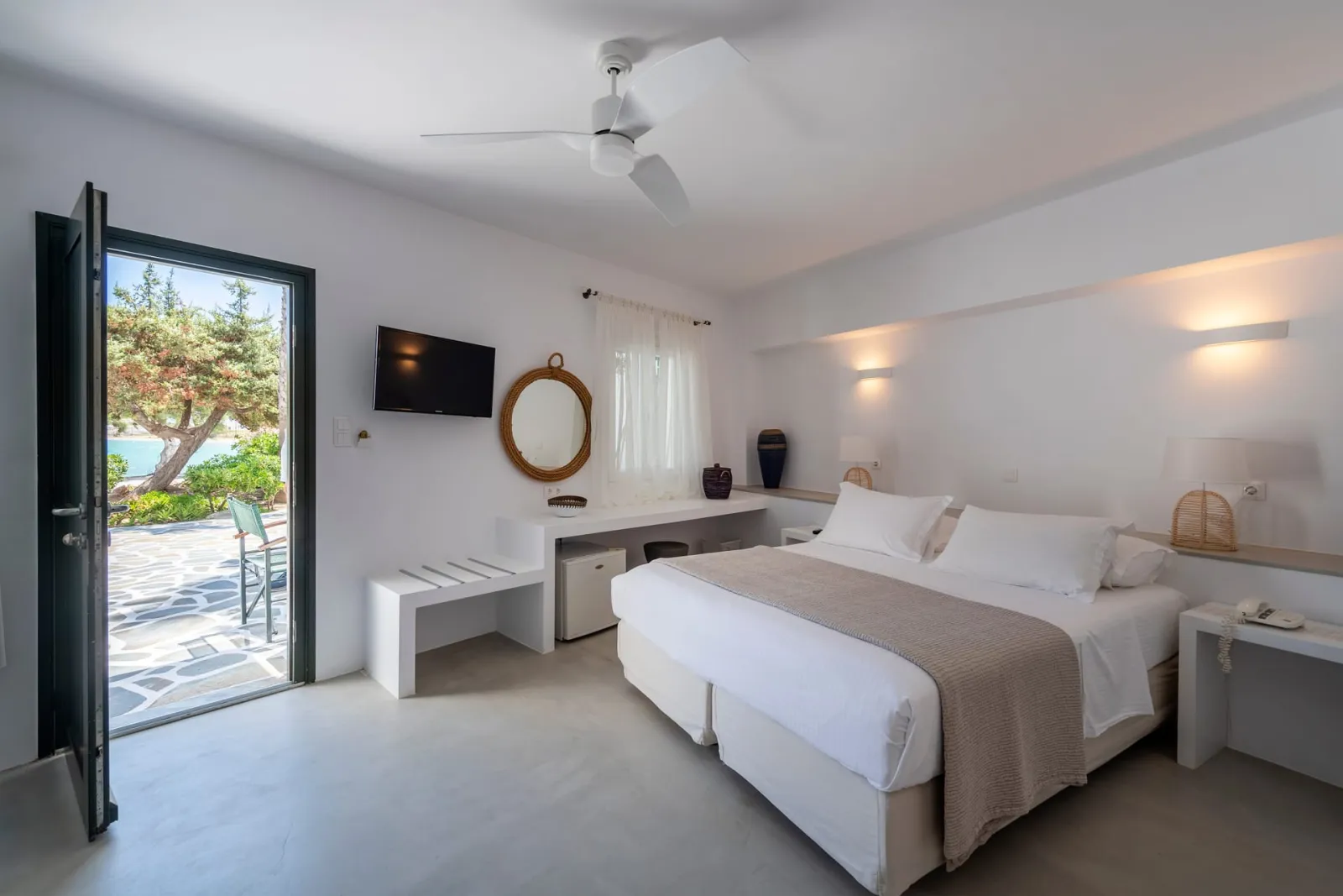 Deluxe Room up to 3 guests | Kalypso Hotel