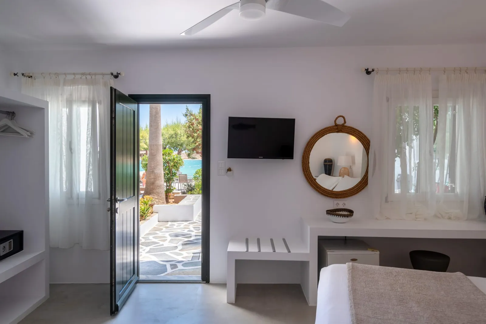Deluxe Room up to 3 guests | Kalypso Hotel
