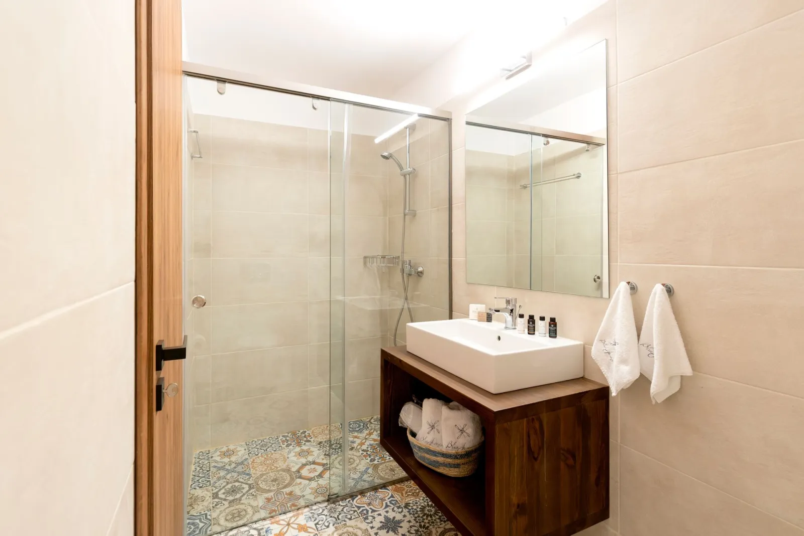 Ione Suite