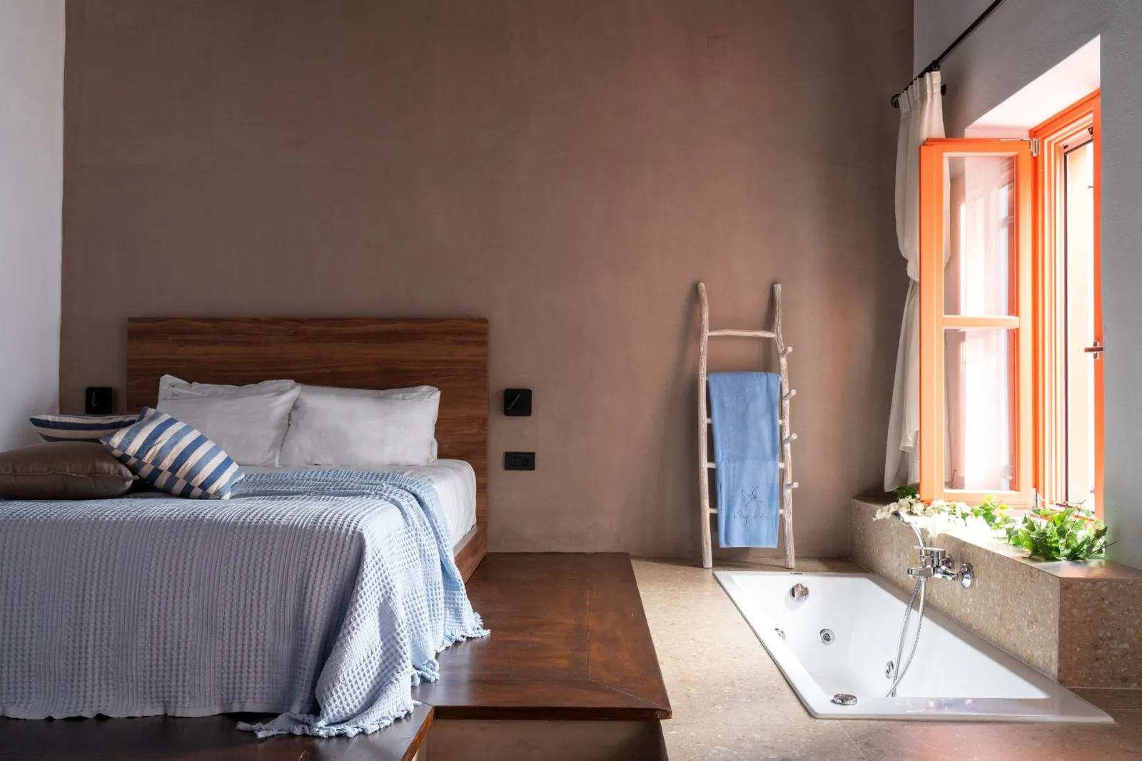 Ione Suite