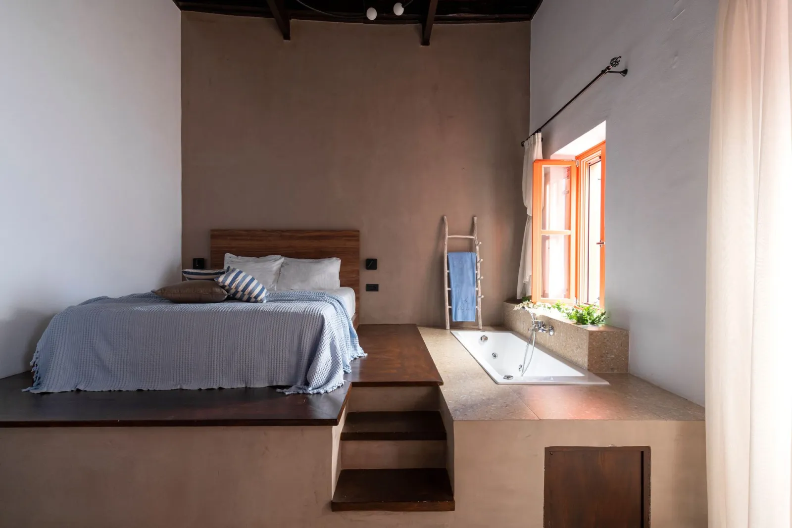 Ione Suite